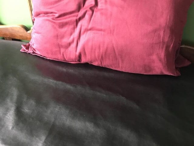 Fluid-proof bedding for Kinky Sex and pink pillow cushion
